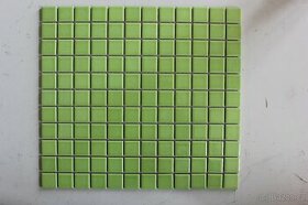 Mozaika, glazovaná, zelená, lesk rozměr 25x25mm