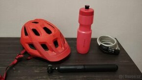 Decathlon cyklistická helma + pumpa + zámek + flaška - 1
