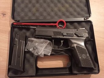 Samonabíjecí pistole CZ P0-7