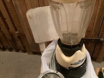 Stary mixer robot ETA Pragomix retro funkcni s krajecem