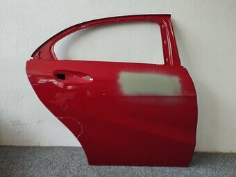 MERCEDES TŘÍDA A w176 PRAVÉ ZADNÍ DVEŘE ČERVENÉ