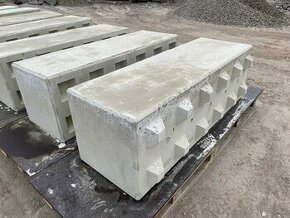 Betonove lego kostky, operne zdi, podsada k halam atd.