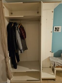 Šatní skříň IKEA smetanová rovná nebo rohova