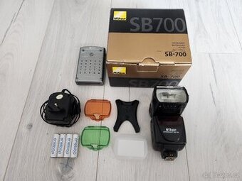 Externí, systémový blesk Nikon SB-700