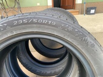 Zimní pneu TRACMAX 235/50 R19 103V XL – 1 sezóna, top stav