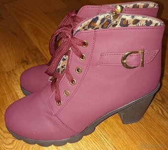 VÍNOVÉ KOTNÍKOVÉ BOTY NA PODPATKU - VEL.41========