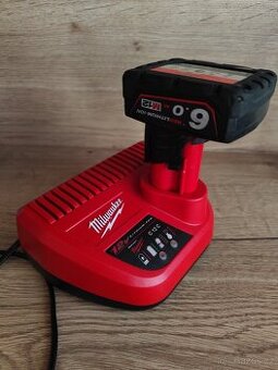 Aku baterie Milwaukee M12 6Ah a nabíječka
