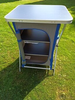 Kempinková skříňka