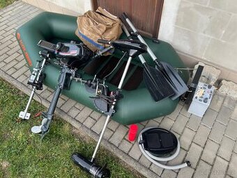 Rybářský člun, motory, echolot