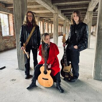 KAYA s kapelou hledá kluby pro své koncerty