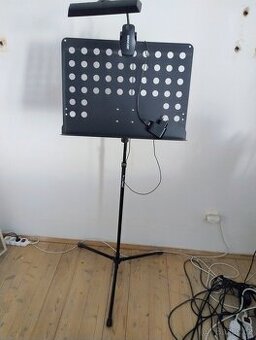 Notový stojan s osvětlením