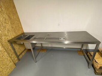 Výčepní pult, nerezový stůl