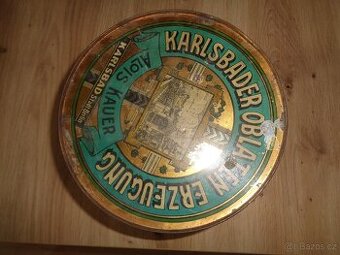 plechovka od oplatek