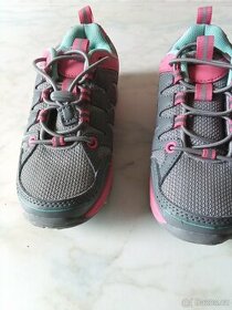 Sportovní boty a sandálky