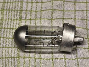 Koupím projekční žárovku / lampu Tungsram 230 V / 150 W P28s