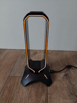 Herní hub a stojan Yenkee YHB 3003