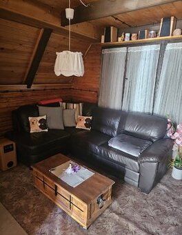 Menšia celoročne obývateľná chata kúsok od Snowlandu Valča