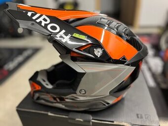 Airoh aviator 3 saber orange vel.S