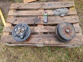 Zadní náboje a brzdiče Dacia Duster II, r. v. 2019