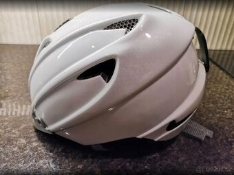 Prodám dámskou lyžařskou přilbu a lyžařské brýle