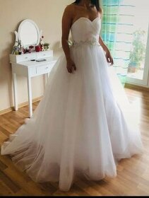 Nové svatební šaty s vlečkou m-l