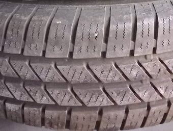 Pneu zimní 215/65 R16 C Barum Snovanis 2