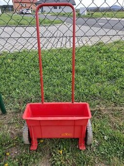 Secí / hnojící ruční vozík