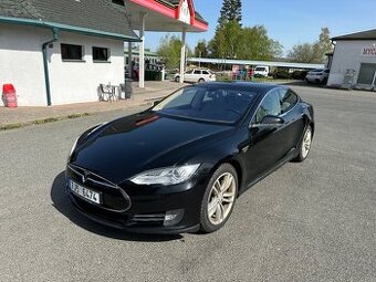 Tesla Model S P85 (2014) nabíjení zdarma