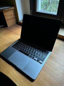MacBook Pro M2, 13", 2022, Vesmírně šedý