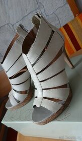 Luxusní kožené sandály Baťa na platformě vel. 38 - 1