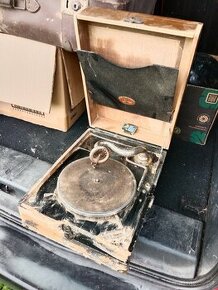 Starý gramofon na kličku
