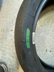 Pirelli, Dunlop, Slicky