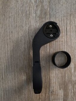 Předsunutý držák Garmin se zápustnou montáží
