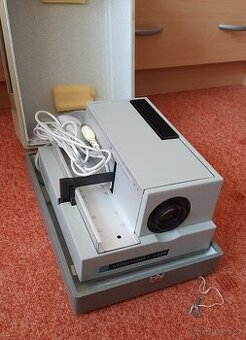 Projektor diapozitivů Aspectomat J24B - 1