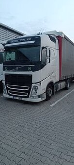 Tahač Volvo a náves Vanhool