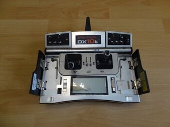 Spektrum DX10t – pult a příslušenství