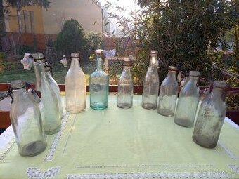 Starodávné sklenice od sodovky
