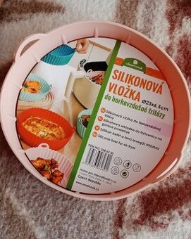 Pevná silikonová forma.