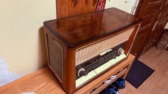 Staré rádio Tesla 532A