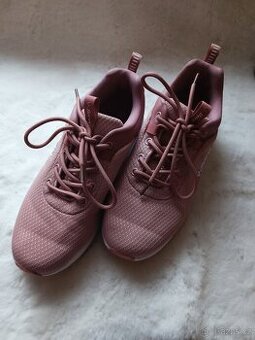 Dámské tenisky V 37