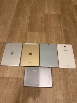 LOTEK – 3tablety + 2× iPod – nefunkční / na díly