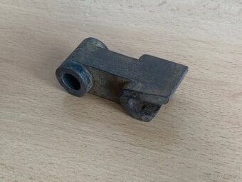 Ocelový záchyt reakce zadní brzdy Jawa 50 Pionýr