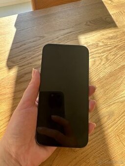 📱 iPhone 13 – 128 GB, černý – velmi dobrý stav