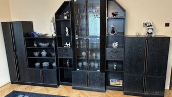 ČERNÁ OBÝVACÍ STĚNA - DŘEVO - MASIV