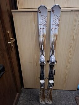 Sjezdové carvingové lyže Volkl v délce 142cm