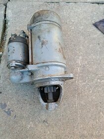 Startér, rozdělovač a alternátor na Š 100