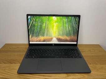 HP 255 G10 AMD R3 7320U 2.4GHz / 8GB / 256GB NVMe černá - 1