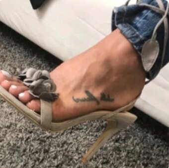 Sandály s květinami