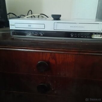 LG dprehravac s dvd a videorekordenn kombin.