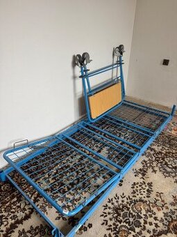 Zdravotnická postel